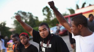 Ferguson - Des manifestants en hommage à Michael Brown, abattu par la police le 9 août dernier.